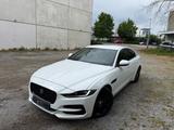 Jaguar XE SE AWD  Navi 204PS Kamera 1.HAND - Jaguar Gebrauchtwagen von 2023