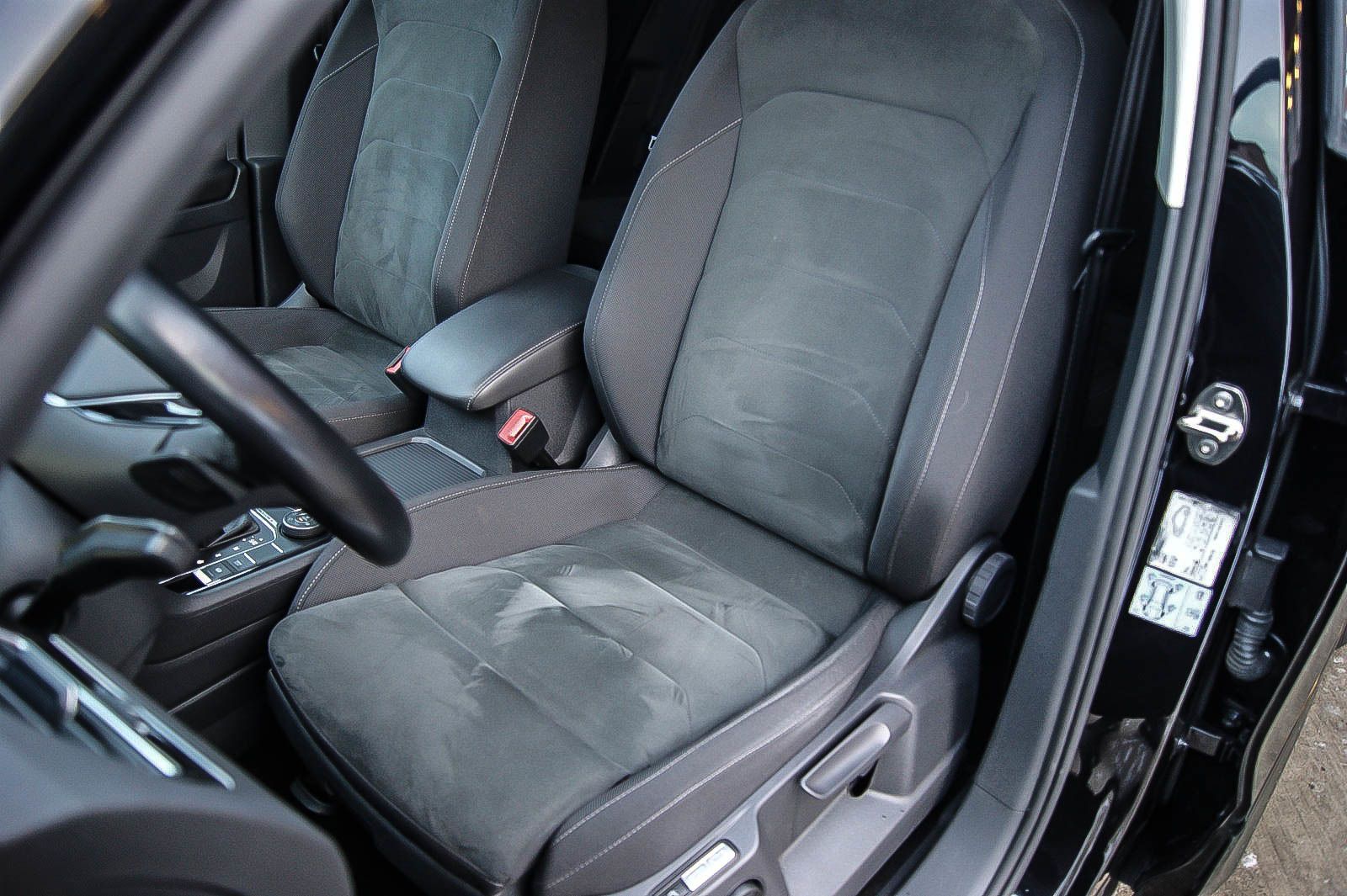 Fahrzeugabbildung Volkswagen Tiguan 2.0TDI 4Motion DSG R-LINE Black Style 19'