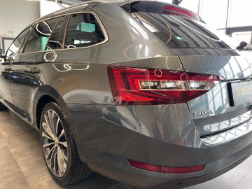 Skoda Superb Combi L&K *PANO*ACC*AHK*LEDER*NAVI*BI-XEN