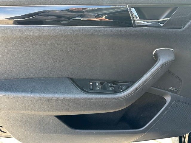 Fahrzeugabbildung SKODA Superb Combi 2.0 TSI DSG L&K 4x4 STDHZG+PANO+MEM