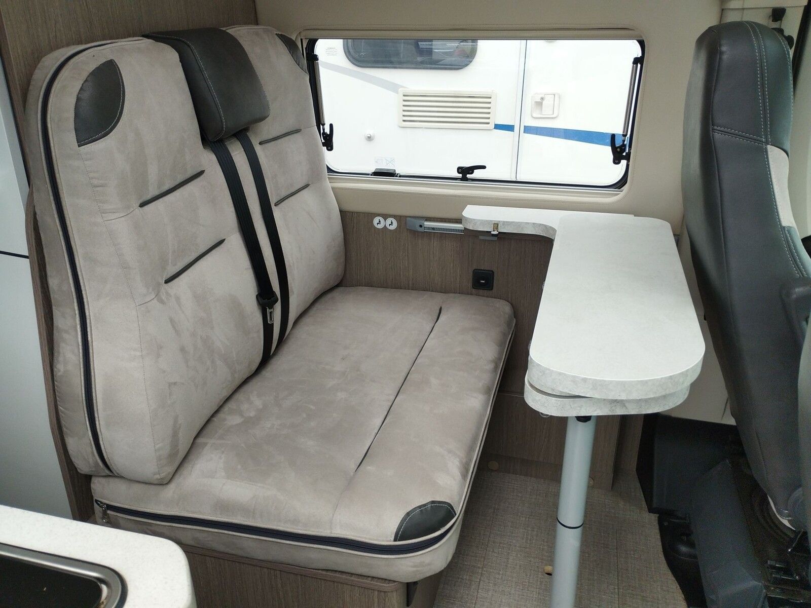Fahrzeugabbildung Chausson Van V697 Premium Luftfederung,Markise,RK
