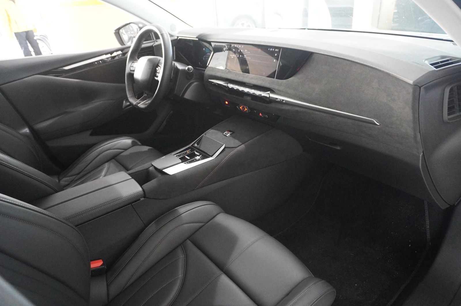Fahrzeugabbildung DS Automobiles DS4 DS 4 E-Tense PERFORM. LINE PHEV NAVI/LED/DAB