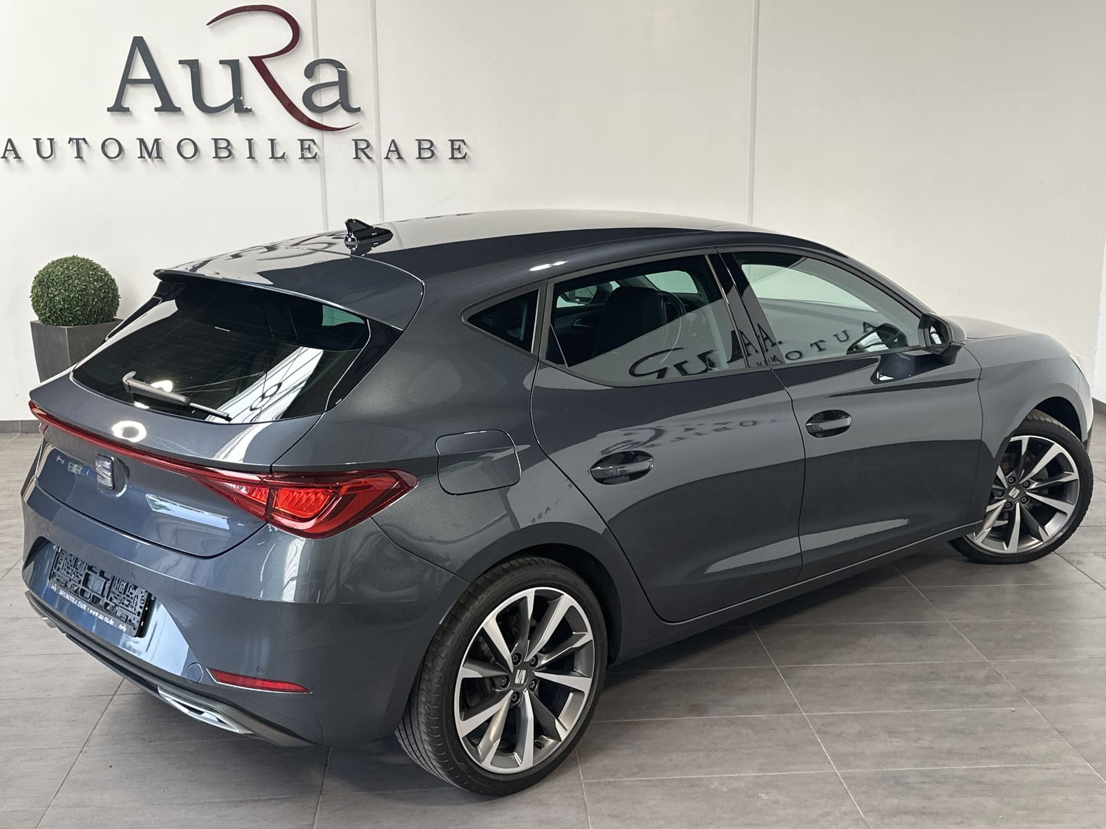 Fahrzeugabbildung SEAT Leon 1.5 eTSI DSG FR NAV+LED+KAMERA+18ZO+LHZ+VC