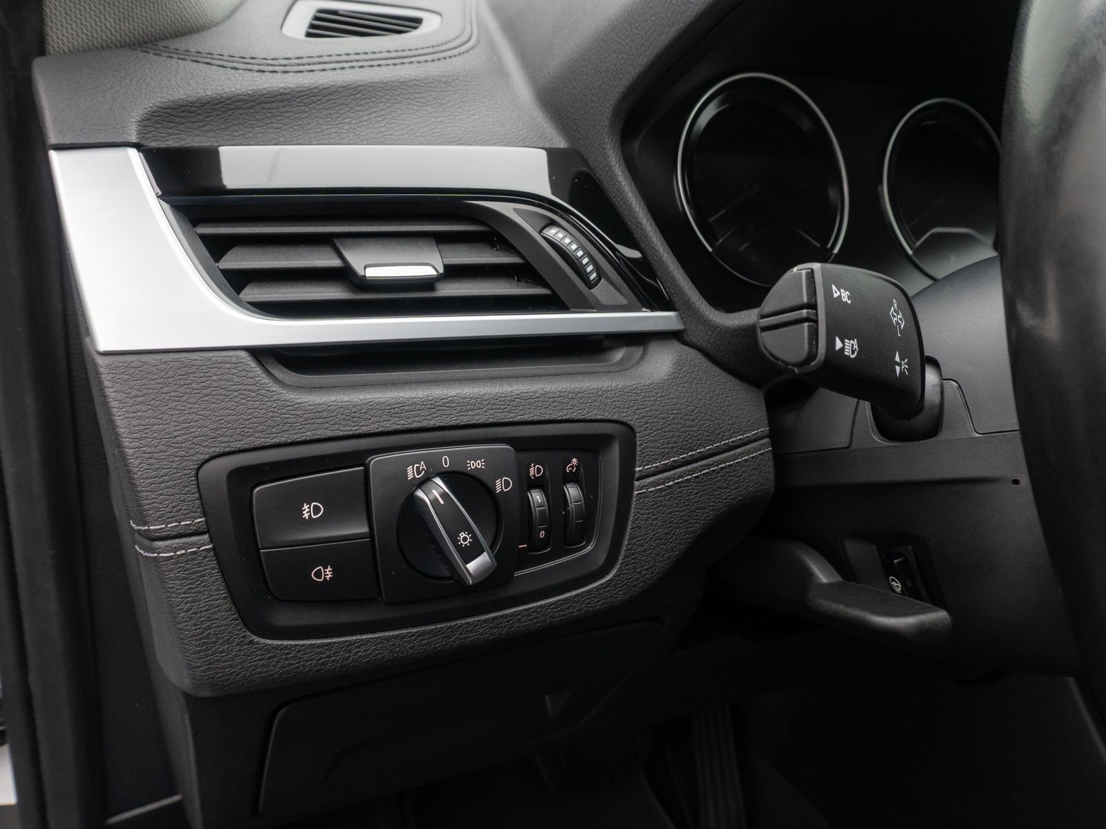 Fahrzeugabbildung BMW X1 sD20d xLine Navi+HUD Kamera DAB AHK Sportsitz