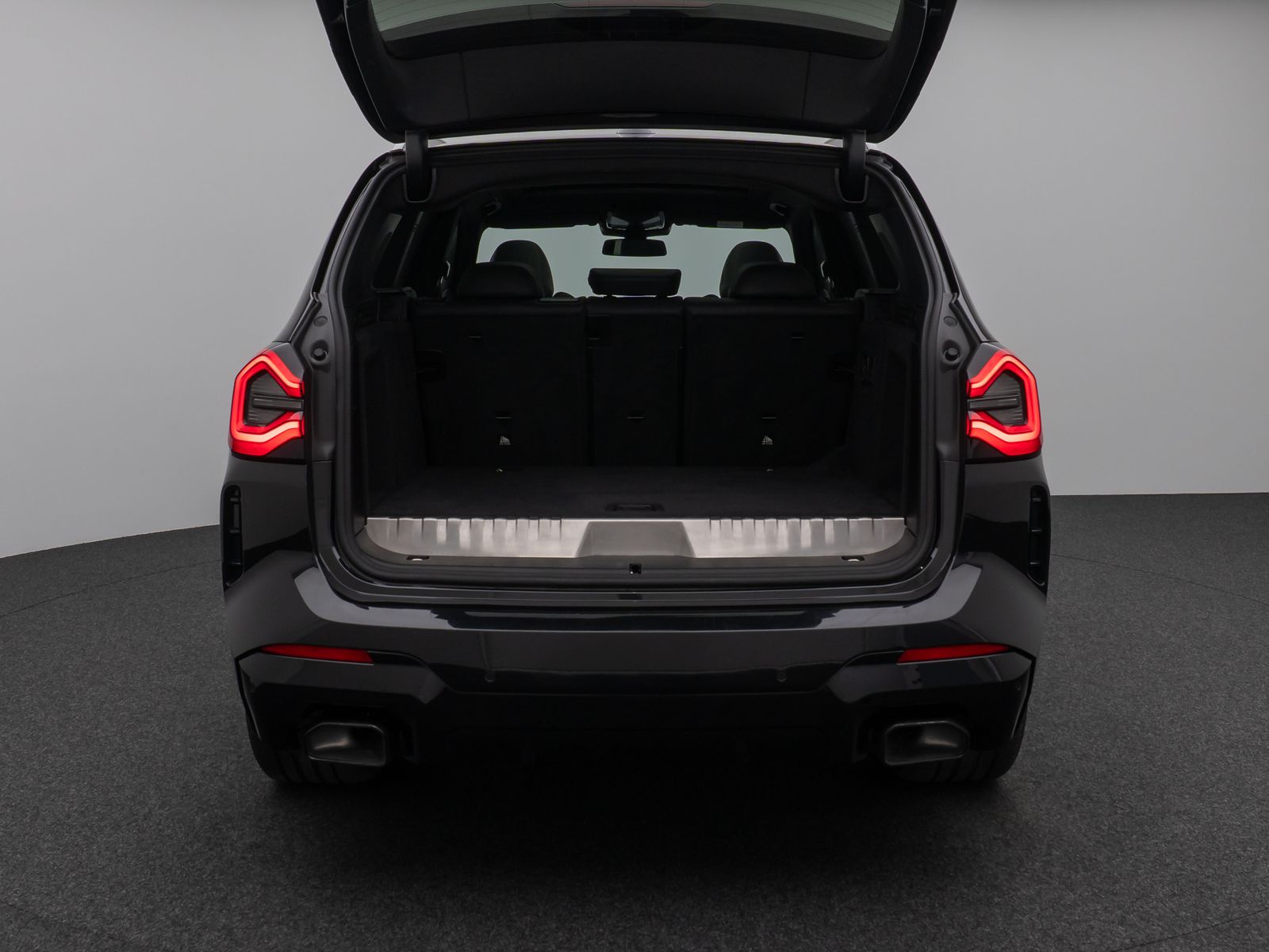 Fahrzeugabbildung BMW X3 xD30e M Sport Panorama Kamera HUD DAB H/K 21"