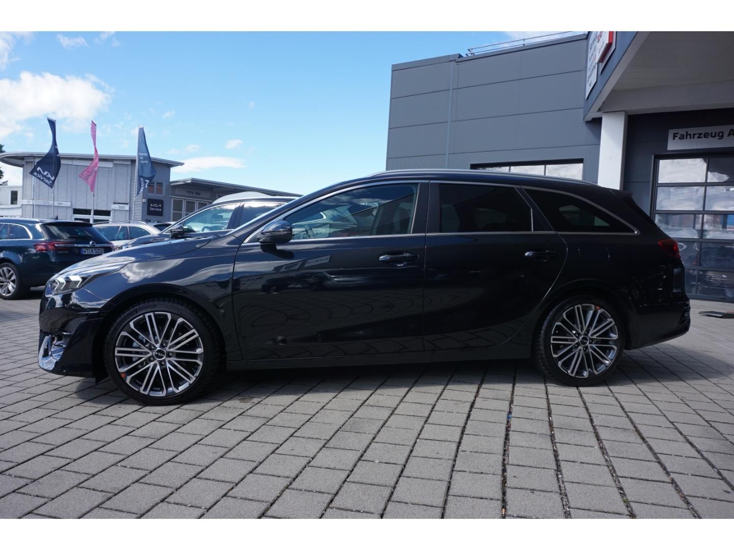 Kia Ceed_sw 1.5T 140 GT Line DCT7 Pano AHK Navi LED 