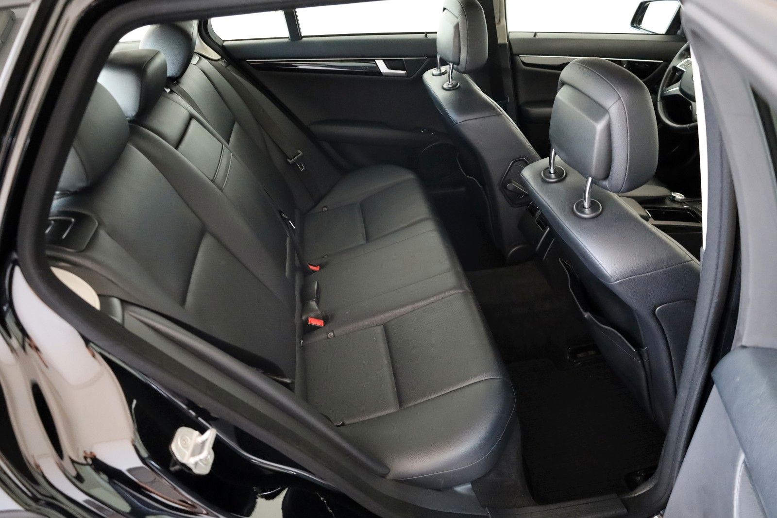 Fahrzeugabbildung Mercedes-Benz C 220 CDI T BlueEfficiency, Leder, AHK