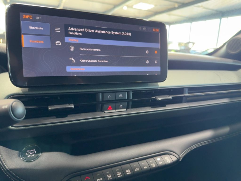 Fahrzeugabbildung Jeep Avenger 4xe Overland MATRIX NAVI 360-GRAD WINTER