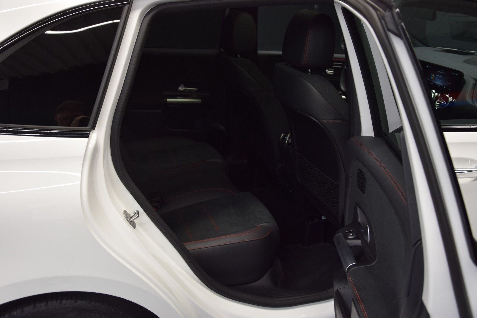 Fahrzeugabbildung Mercedes-Benz B 250 4Matic AMG Pano 360° Night ACC MBUX