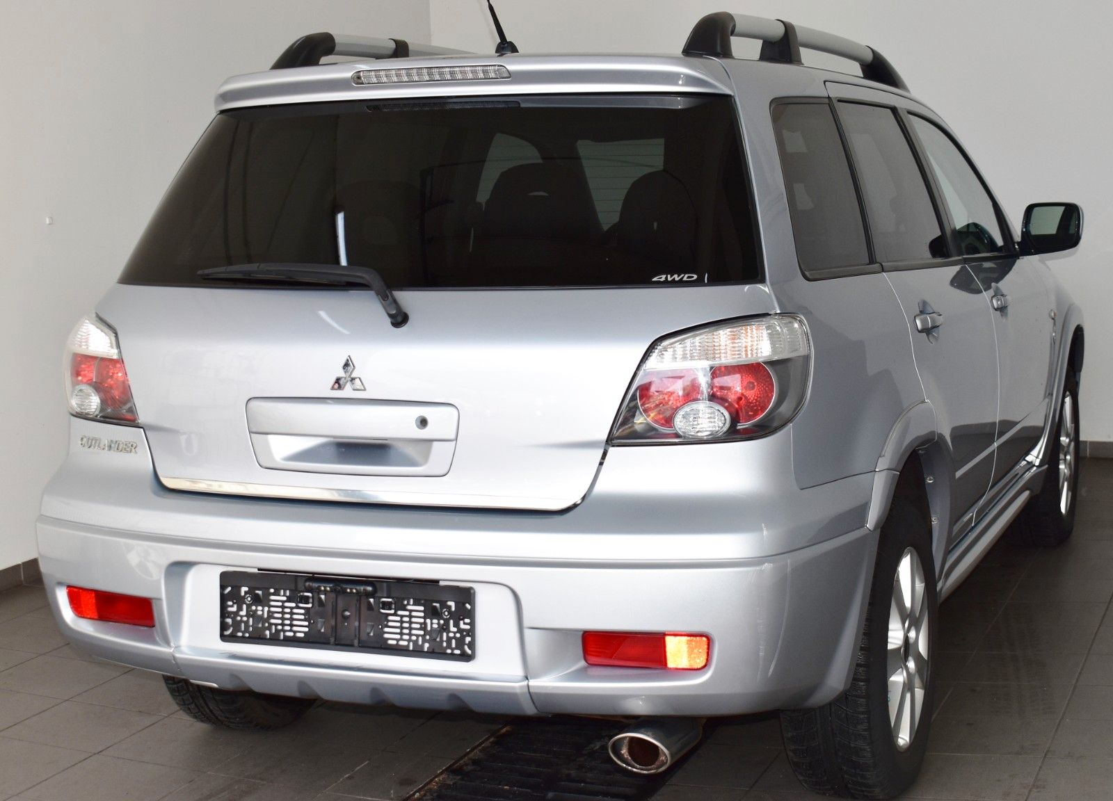 Fahrzeugabbildung Mitsubishi Outlander 2.4 Intense Leder,Navi,Kamera,SR+WR