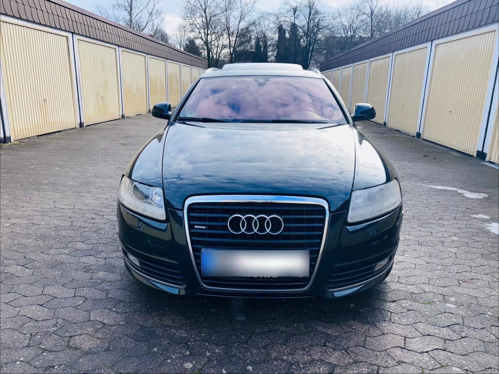 Audi Quattro 2010 — салон