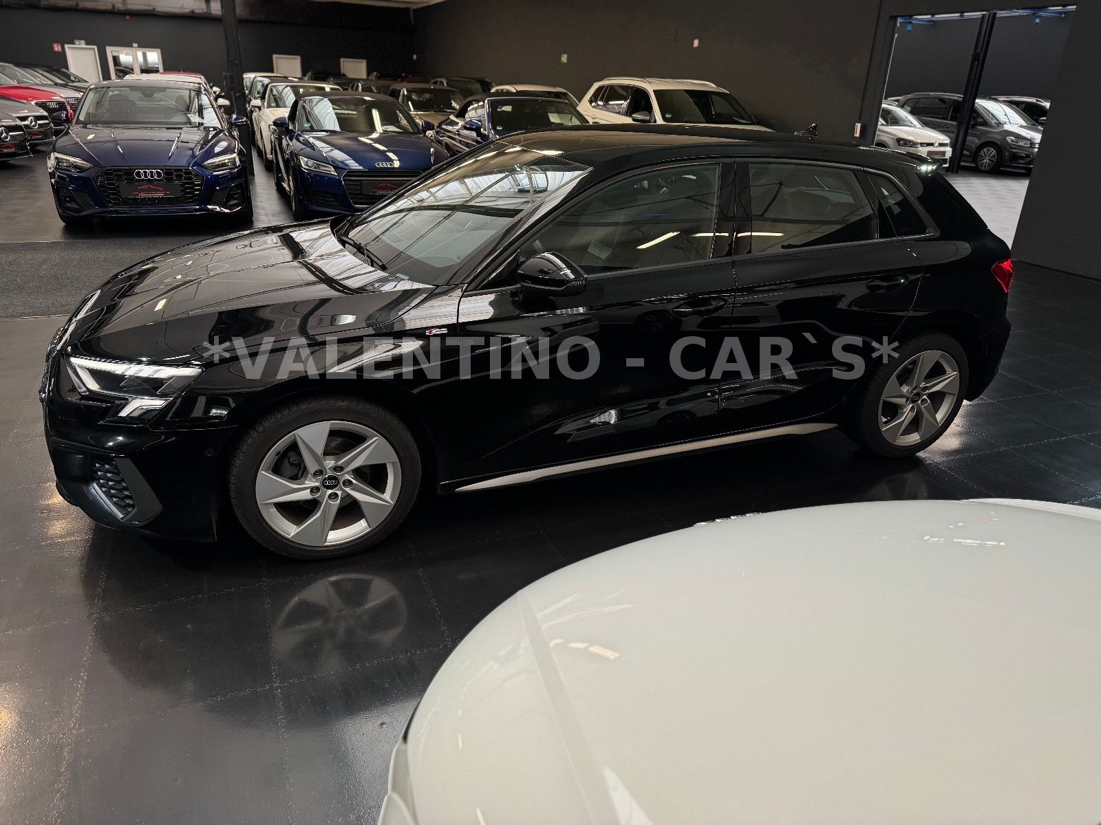 Audi A3 SPB 30 TFSI S-line S-Tron Matrix Apple Ambien foto 9