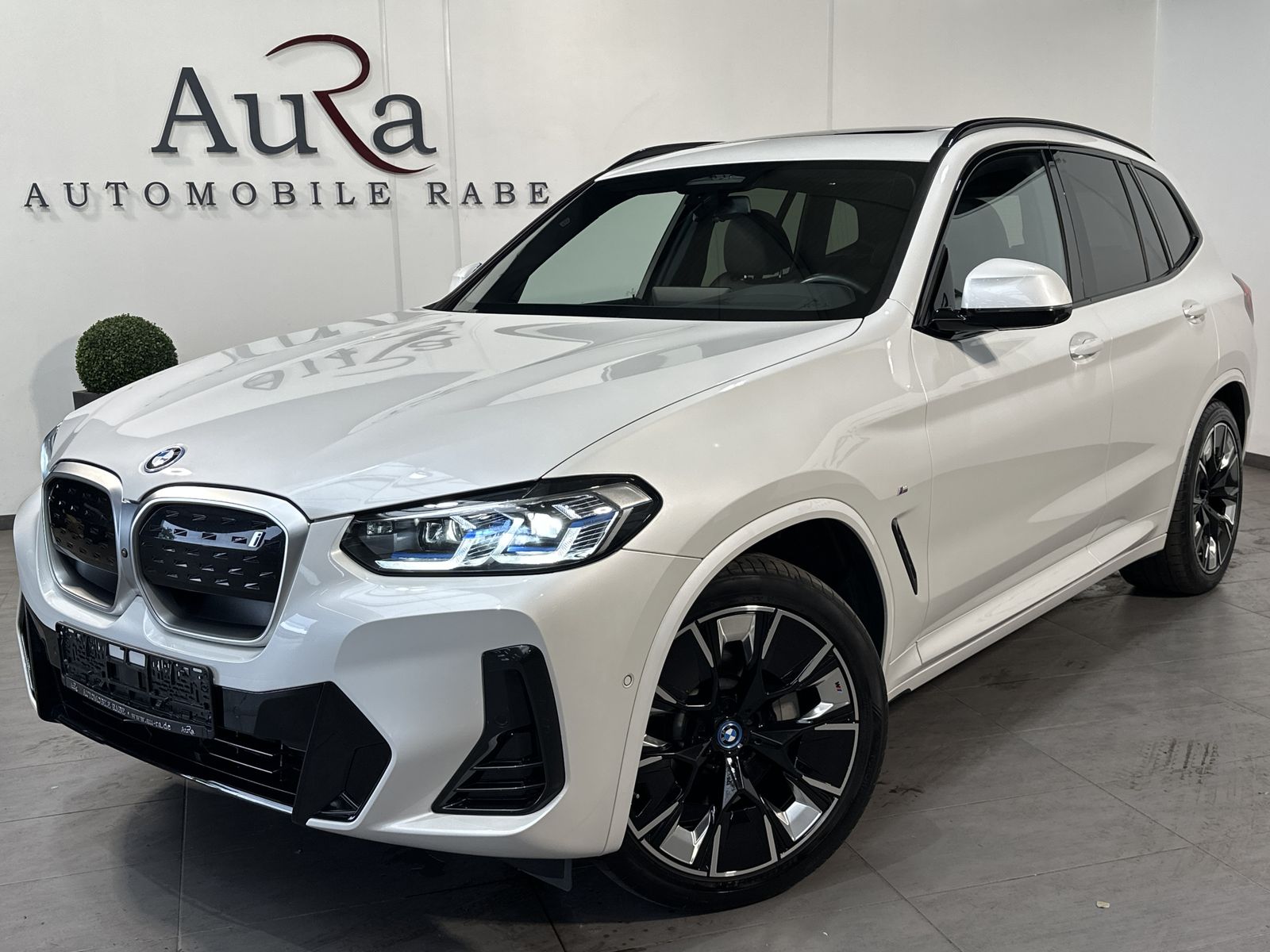 Fahrzeugabbildung BMW iX3 Impressive NAV+LASER+ACC+KAMERA+PANO+HUD+AHK