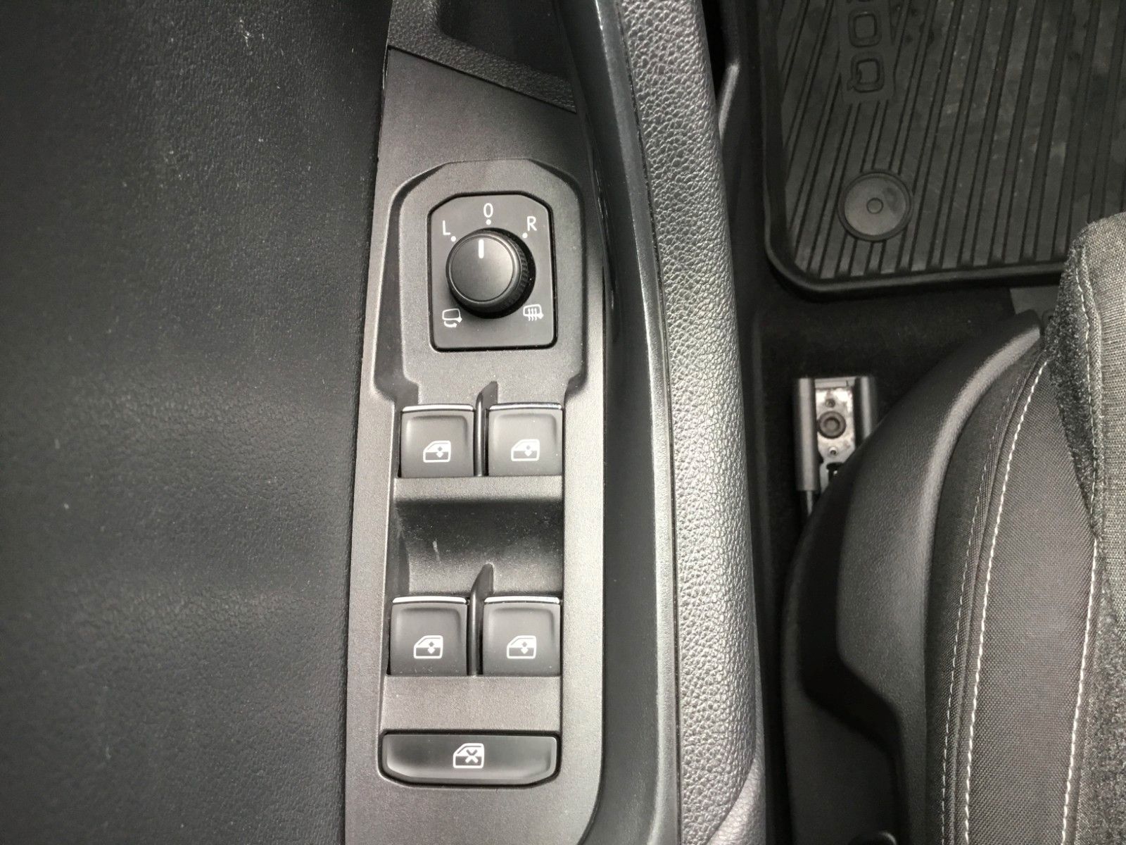 Fahrzeugabbildung SKODA Karoq 2.0 TDI Style 4x4+LED+AHK+18"+Navi