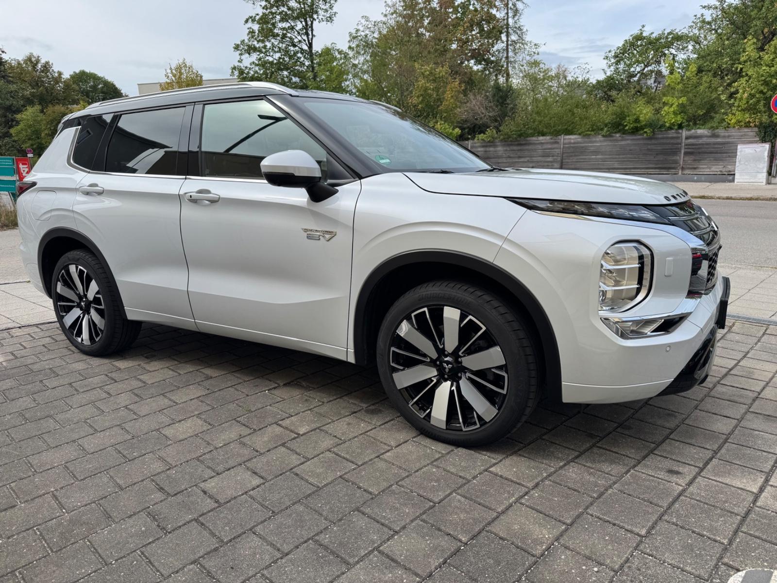 Mitsubishi LUXURY  2.4 PHEV 100 kW S-AWC Top