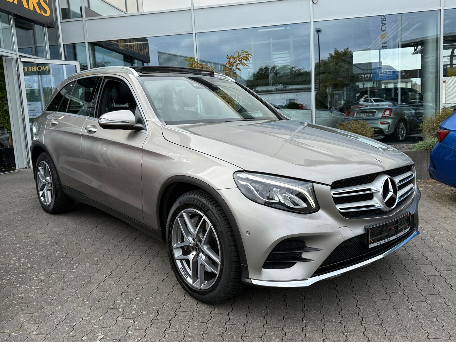 Fahrzeugabbildung Mercedes-Benz GLC 220 d 4Matic AMG Line PANO LED NAV