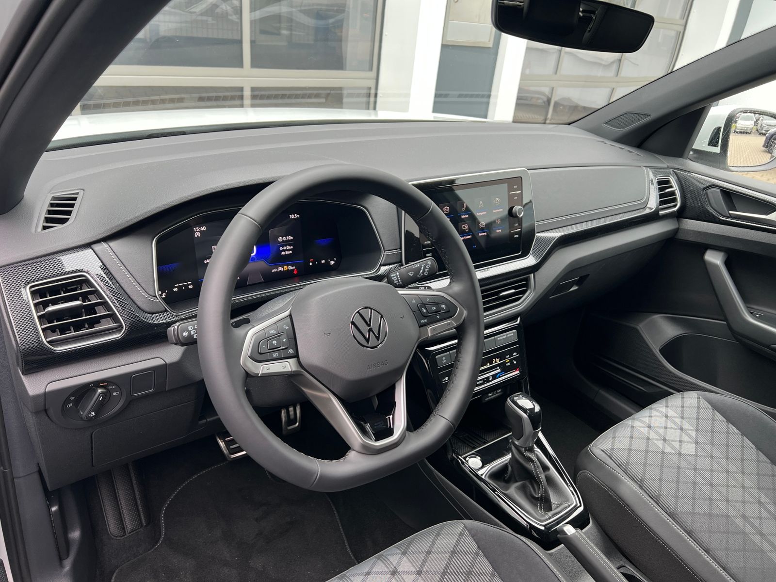Fahrzeugabbildung Volkswagen T-Cross R-Line 1.5 TSI DSG *AHK, IQ.LIGHT, ACC,