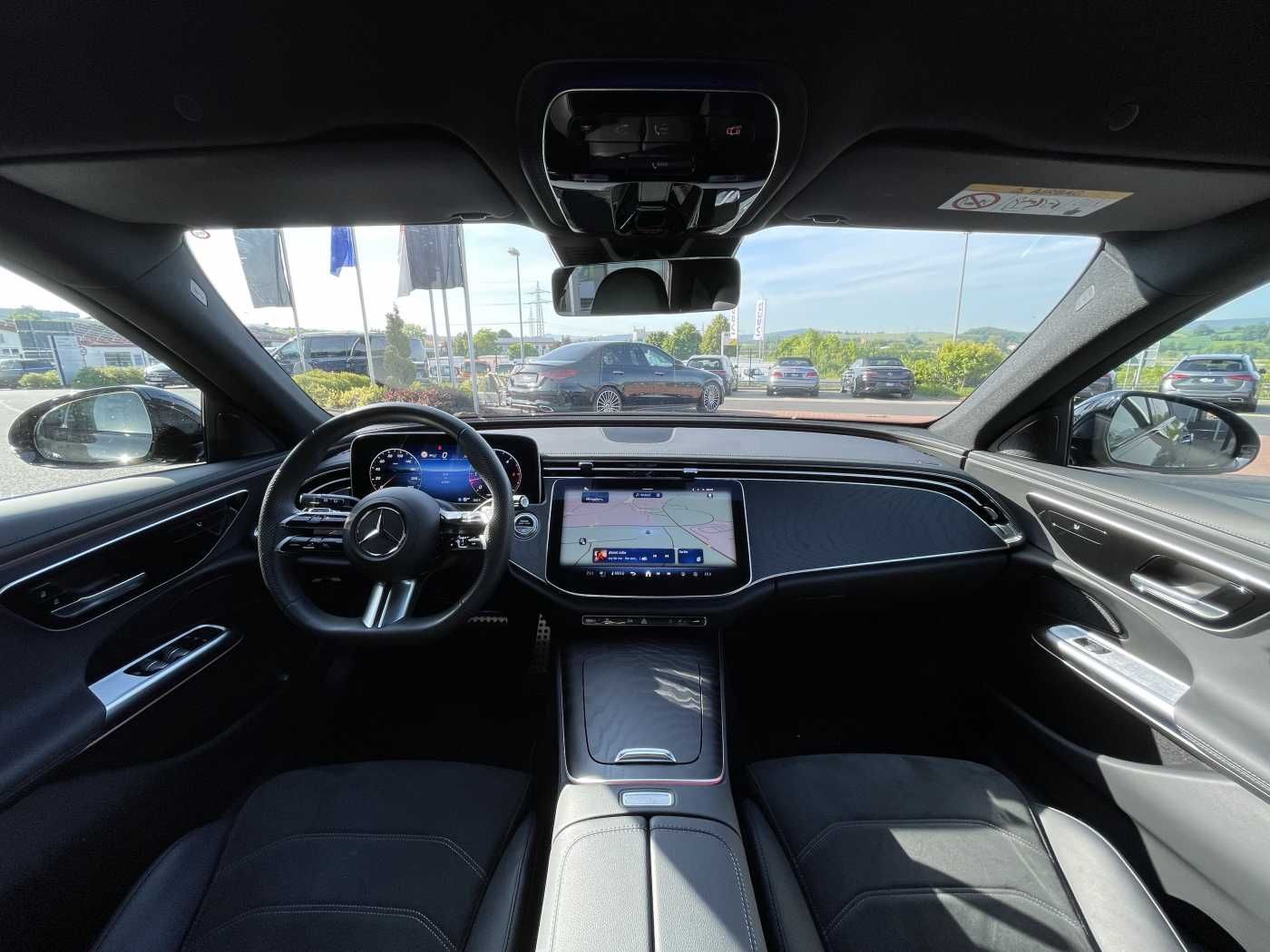 Fahrzeugabbildung Mercedes-Benz E 220 d T AMG-Line AHK+Distr+R-Kamera +Ambiente+