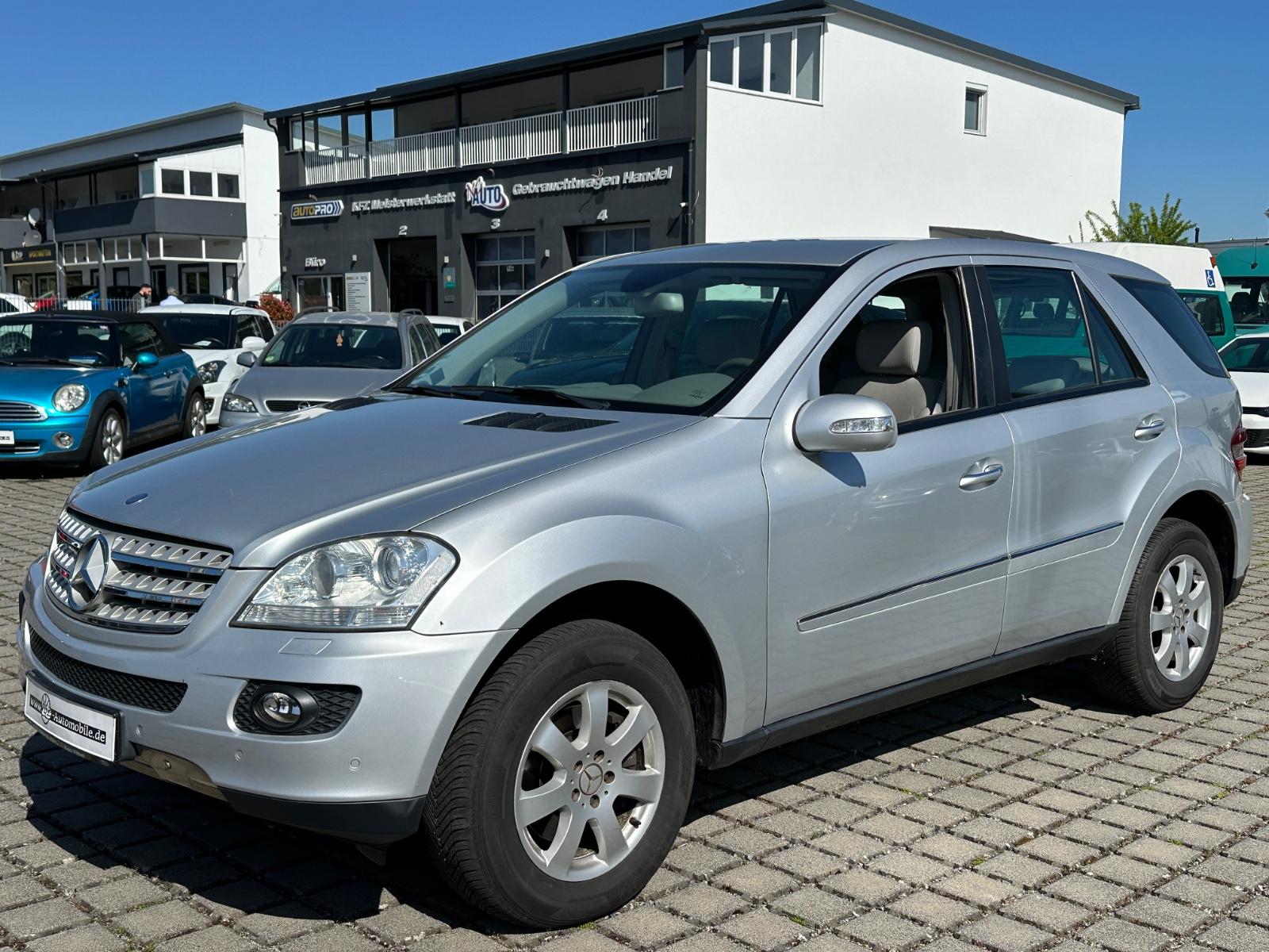 Mercedes-Benz ML280 2006 — rear view