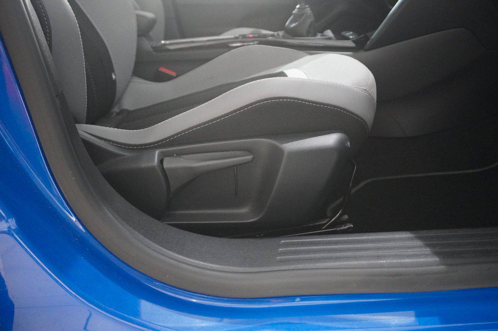 Fahrzeugabbildung Opel Mokka ELEGANCE 1.2T NAVI/LED/KAMERA/SPORT/SH/DAB