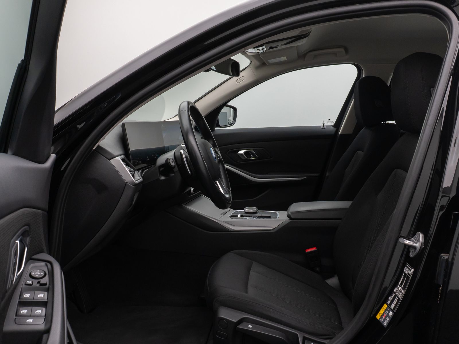 Fahrzeugabbildung BMW 330e xD DAB CockPit+ PDC Geschwindigkeitsreg