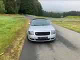 Audi TT Roadster 1.8T quattro 165 kW - - Audi TT aus 2000: Roadster