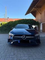 Mercedes-Benz Mercedes-AMG A 35 mit Panorama-Schiebedach  - : Blau, Mercedes
