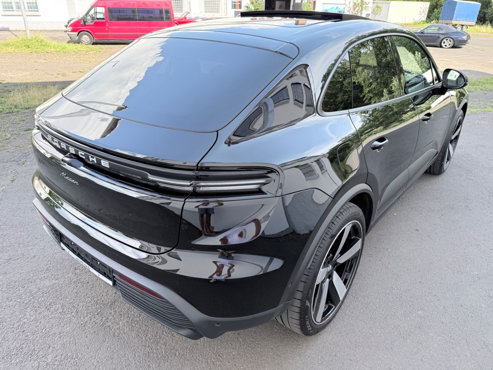 Porsche Macan Electric*Luft*Pano*Beifahrd*Alu22*UPE99€ imagem 3