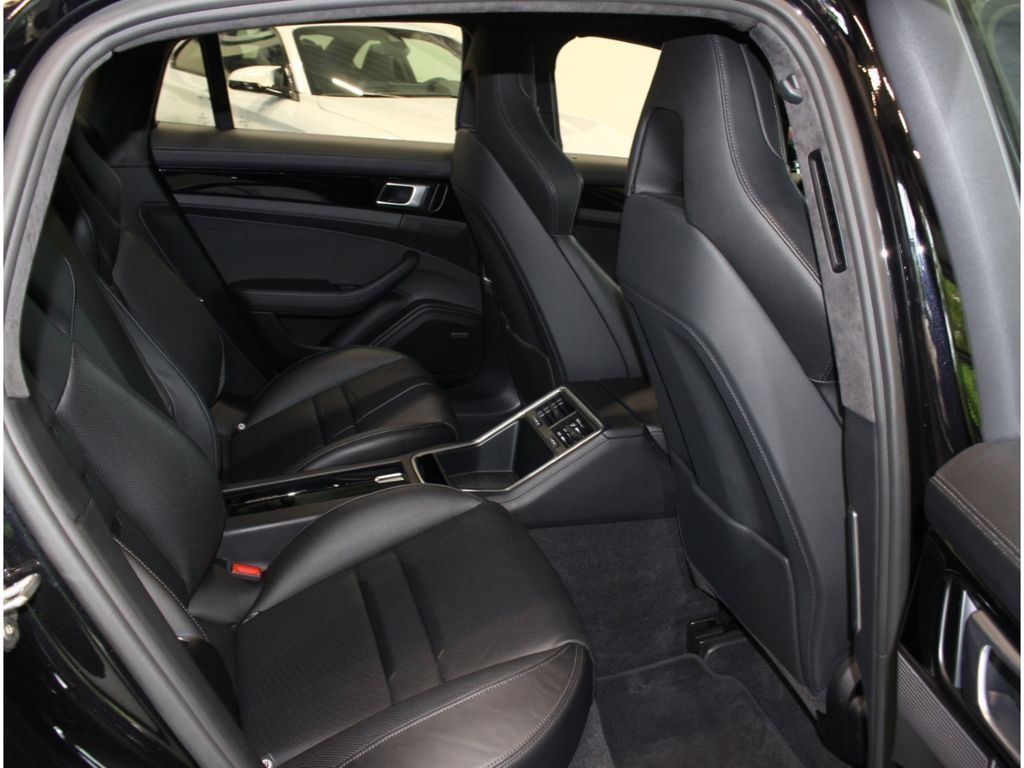 Fahrzeugabbildung Porsche Panamera GTS 4.0 Sport Chrono Sport Design*1Hand