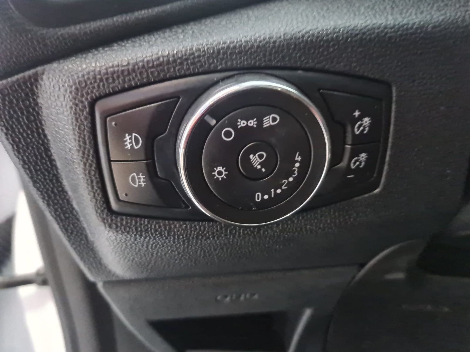 Fahrzeugabbildung Ford EcoSport Cool & Connect / NAVI / WINTERPAKET