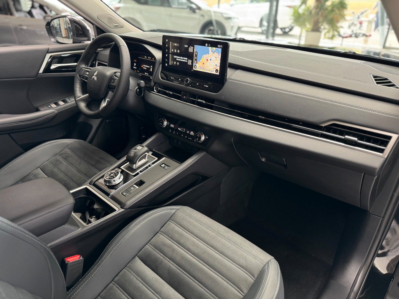 Fahrzeugabbildung Mitsubishi Plug-in Hybrid Outlander Intro Edition