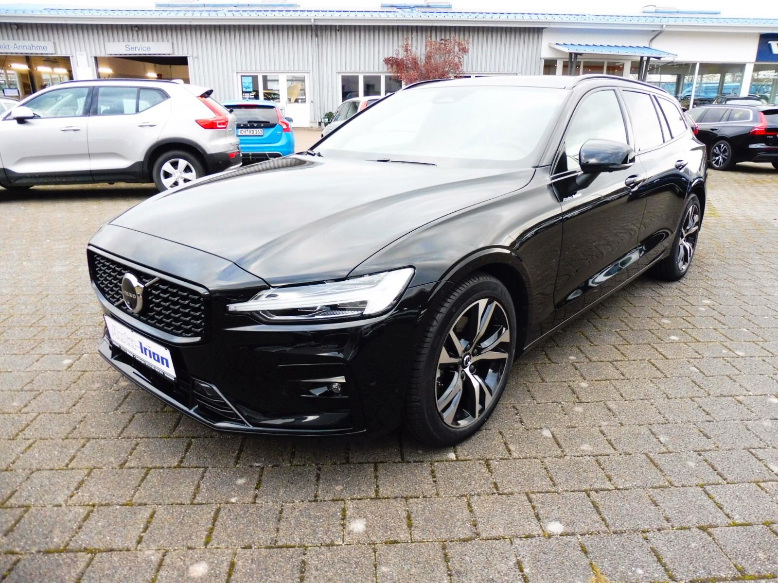 Volvo V60 Kombi Plus Dark/ Pano