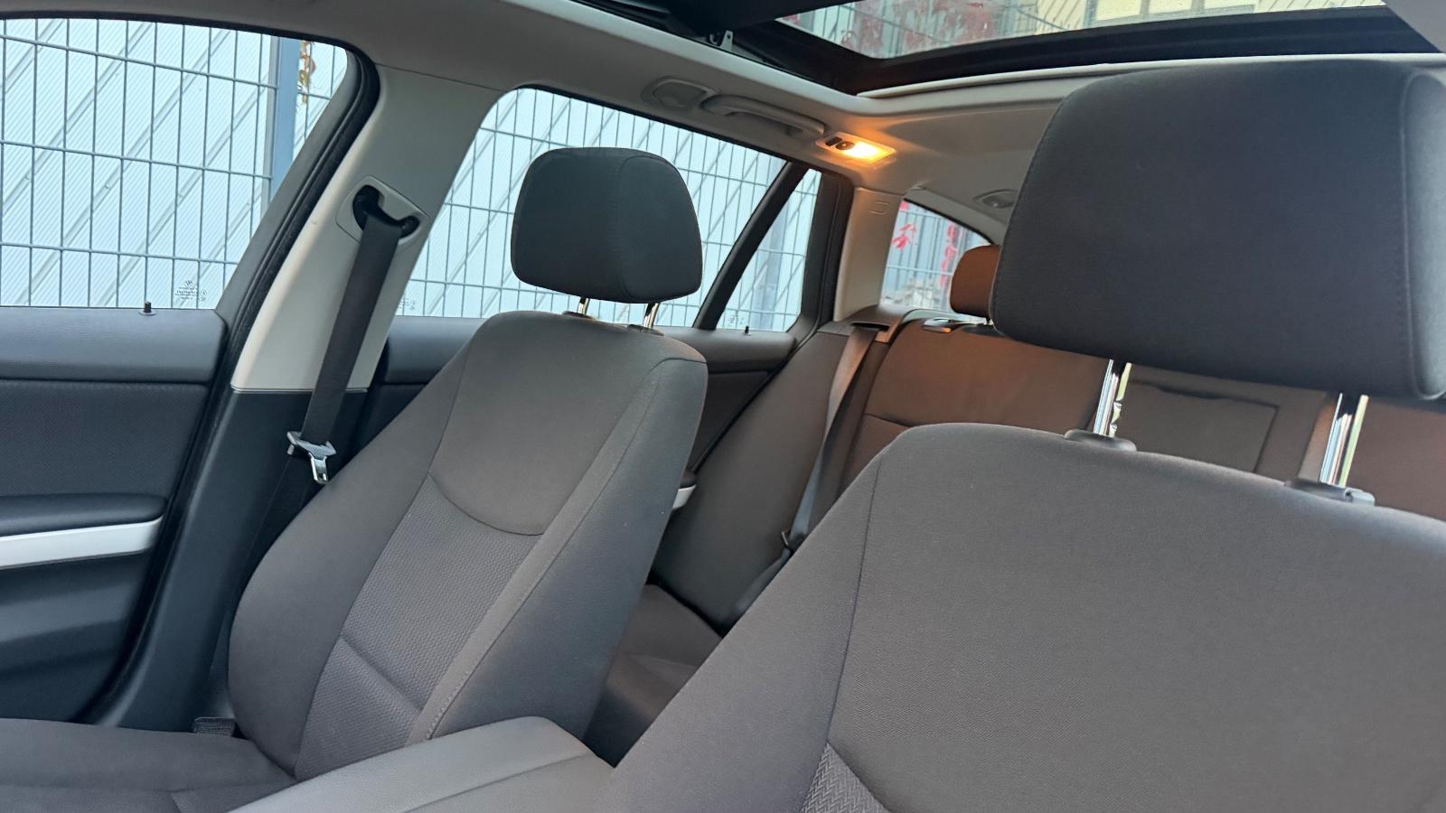 BMW 318i AUTOMATIK TÜV,93.000KM,NAVI,PANO,KLIMA,PDC