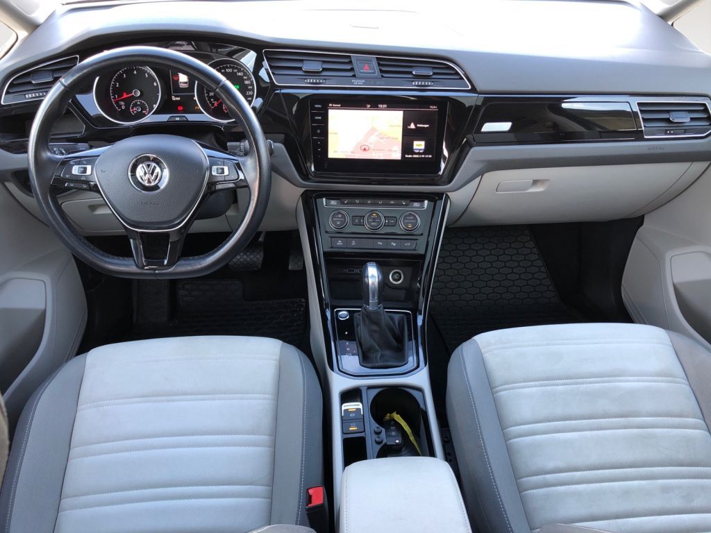 Fahrzeugabbildung Volkswagen Touran 1.4 TSI (BlueMotion Technology) DSG Highl