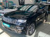 Jeep Grand Cherokee 3.0 CRD Overland|PANO|LUFT|AHZV. - Jeep Grand Cherokee mit Diesel-Antrieb: Geländewagen