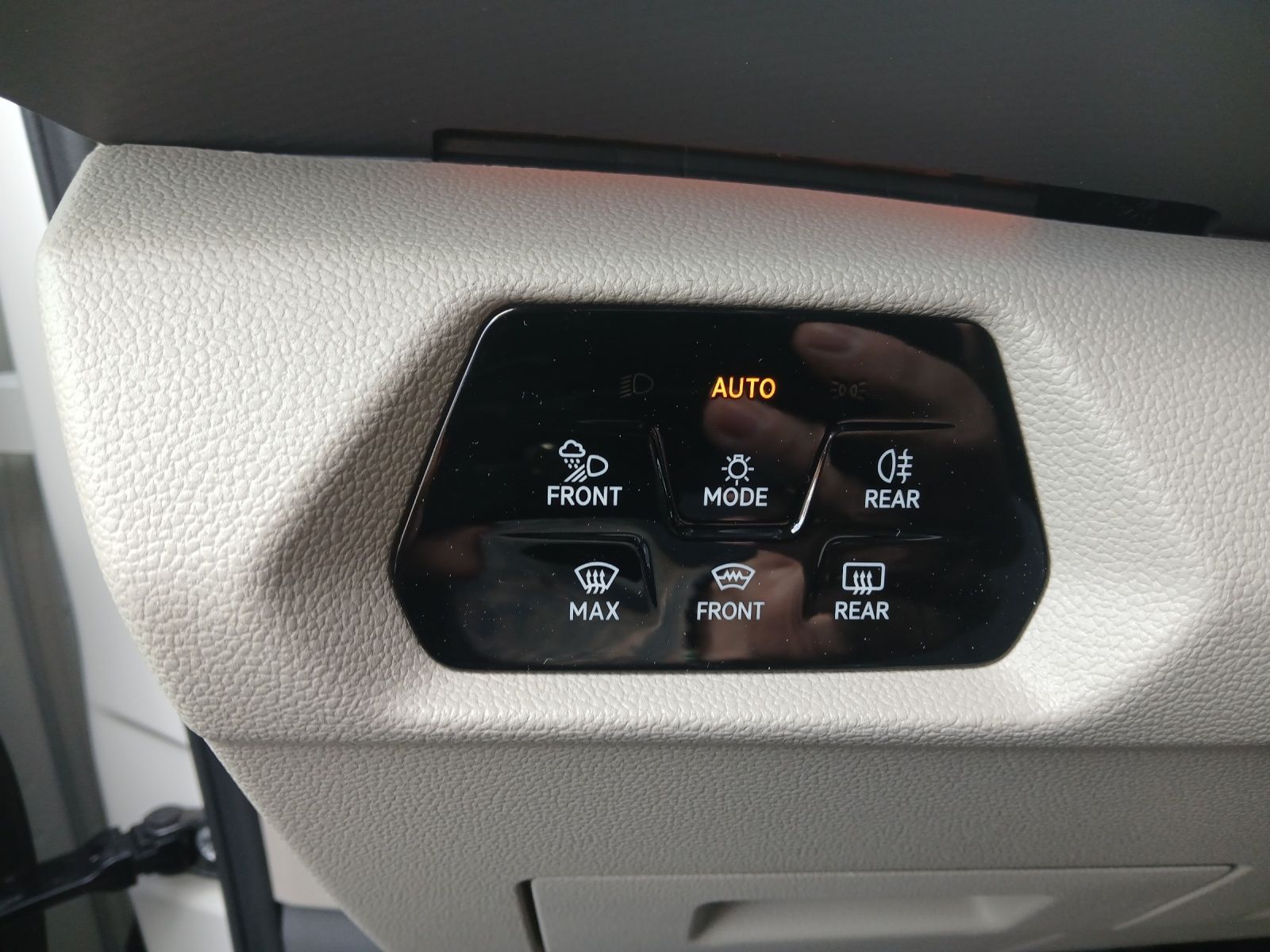 Fahrzeugabbildung Volkswagen T7 Multivan TSI Edition 7- DSG AHK NAVI IQ.LIGHT