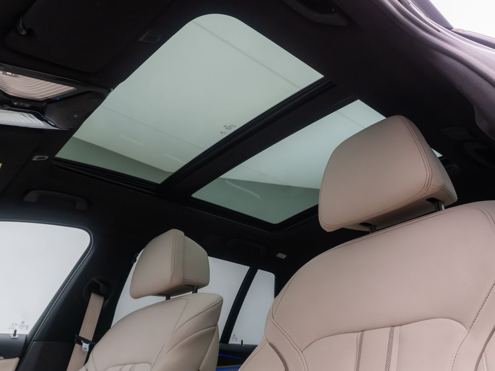 Fahrzeugabbildung BMW 530d M Sport Laser 4xKlima Panorama DAB HUD 19"