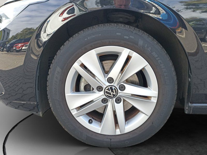 Fahrzeugansicht 21 Fahrzeugabbildung Volkswagen Golf VIII 1.5 TSI Life SMART-LINK+NAVI+LED-PLUS