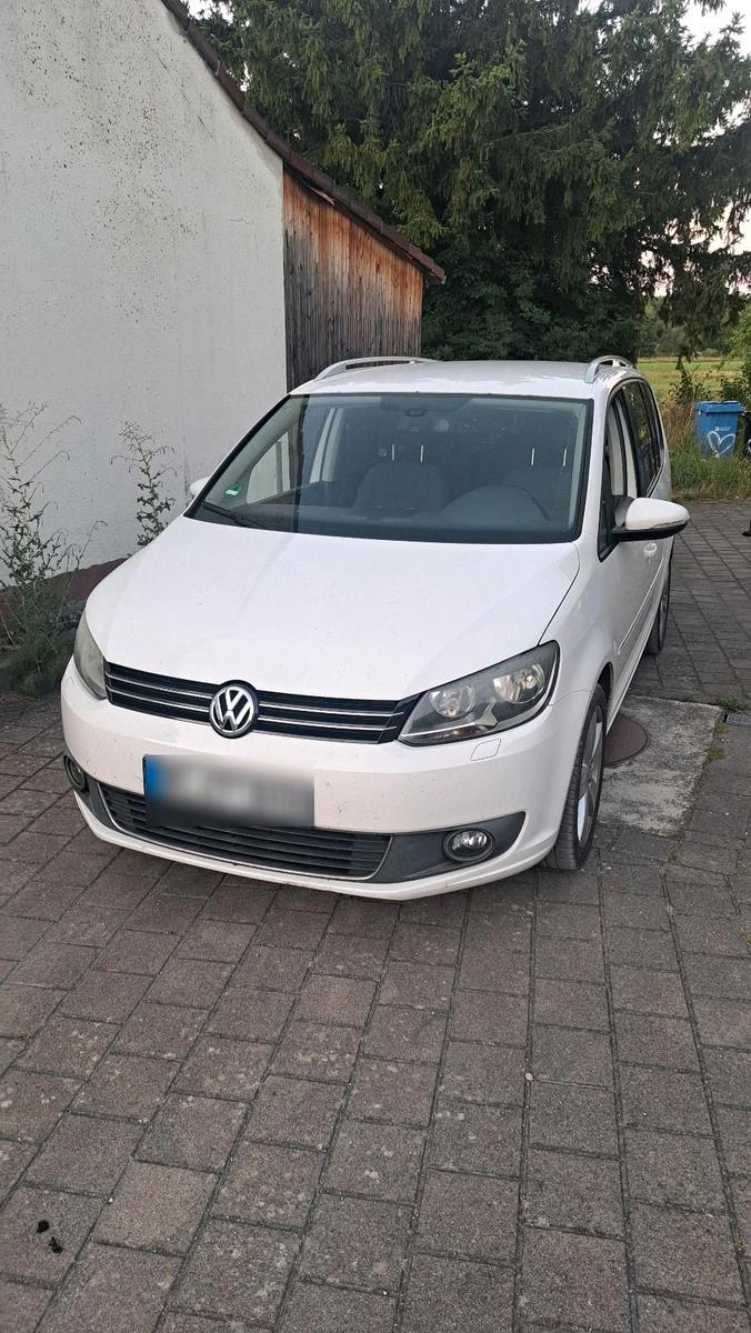 Volkswagen Touran 2010 — rear view