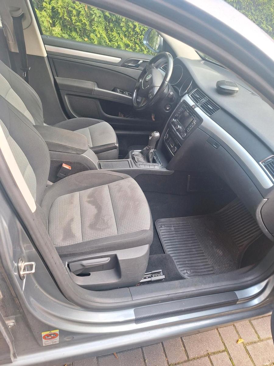 Skoda Superb 2011 — photo 11
