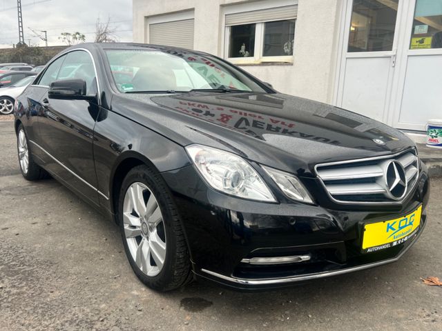 Mercedes-Benz E 200 Coupé BlueEFFICIENCY / 8-FACH / PDC /NAVI