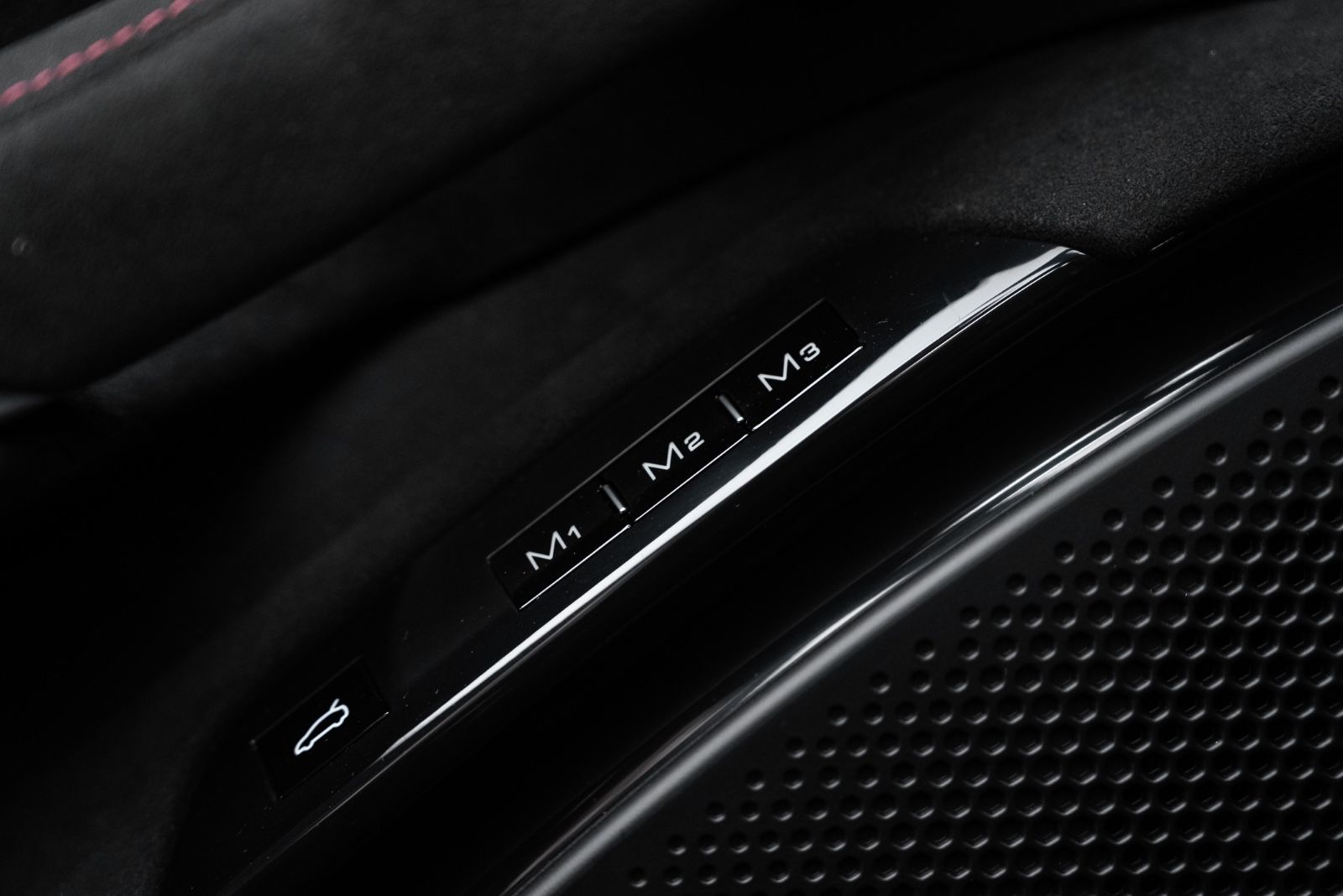 Fahrzeugabbildung Ferrari Roma Spider CARBON/DAYTONA/PASSENGER DISPLAY