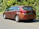 Hyundai i30 1.6 +1.HAND+STANDHEIZUNG+ZV+BLUETOOTH+ - Hyundai i30: Blue