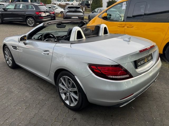 Fahrzeugabbildung Mercedes-Benz SLC 300 Roadster PANO NAVI ALU