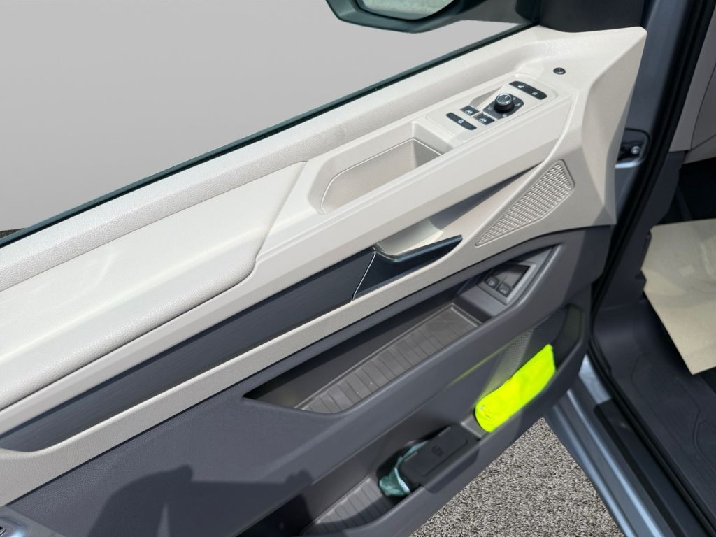 Fahrzeugabbildung Volkswagen T7 Multivan eHybrid 4MOTION LÜ Energy Panorama