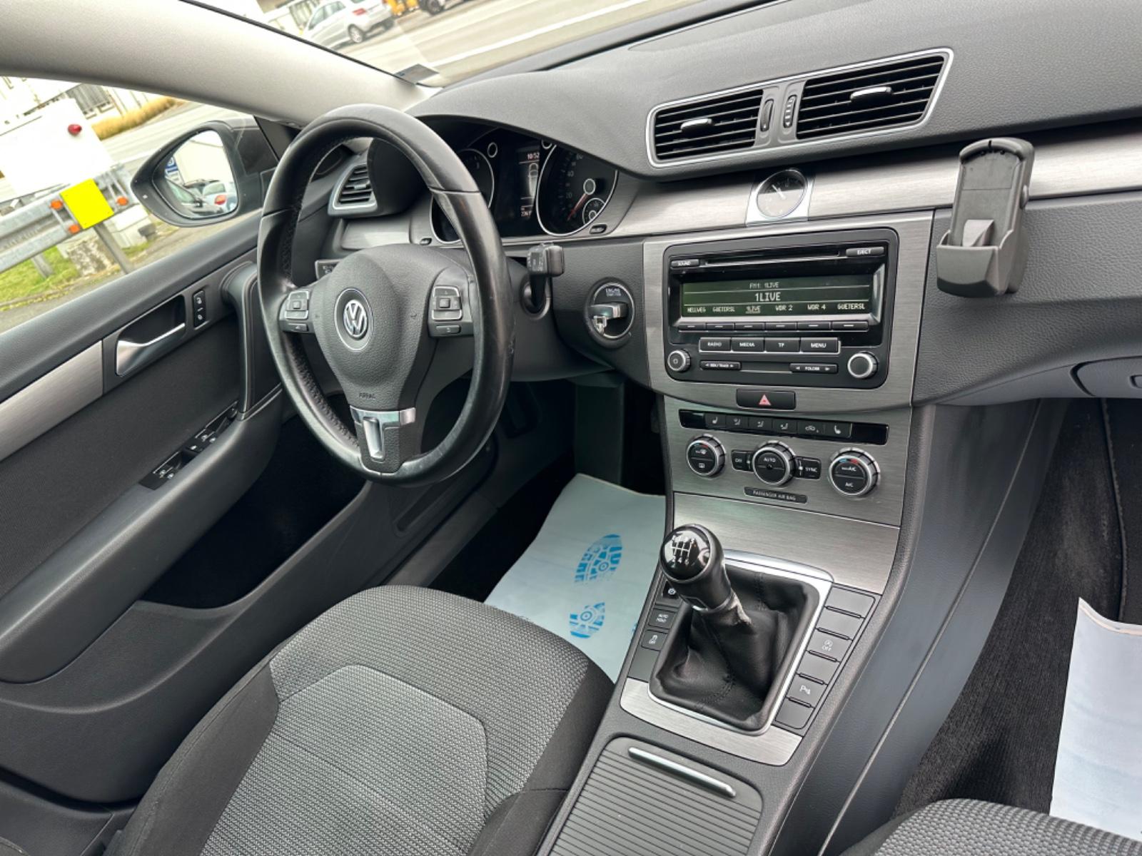 Volkswagen Passat 2012 — photo 18