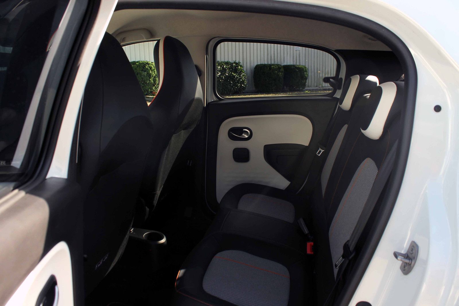 Fahrzeugabbildung Renault Twingo Vibes Electric 21kWh KAM PDC SHZ KLIMA BT