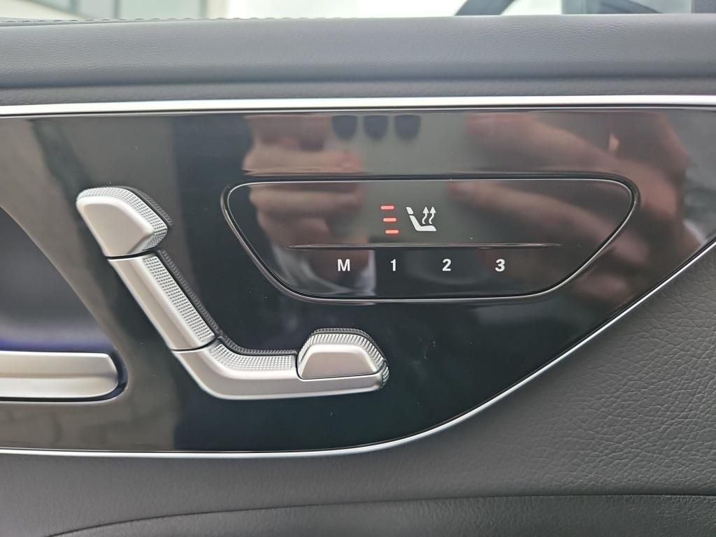 Fahrzeugabbildung Mercedes-Benz C 300 e T-Modell mit EQ Hybrid Technologie PDC