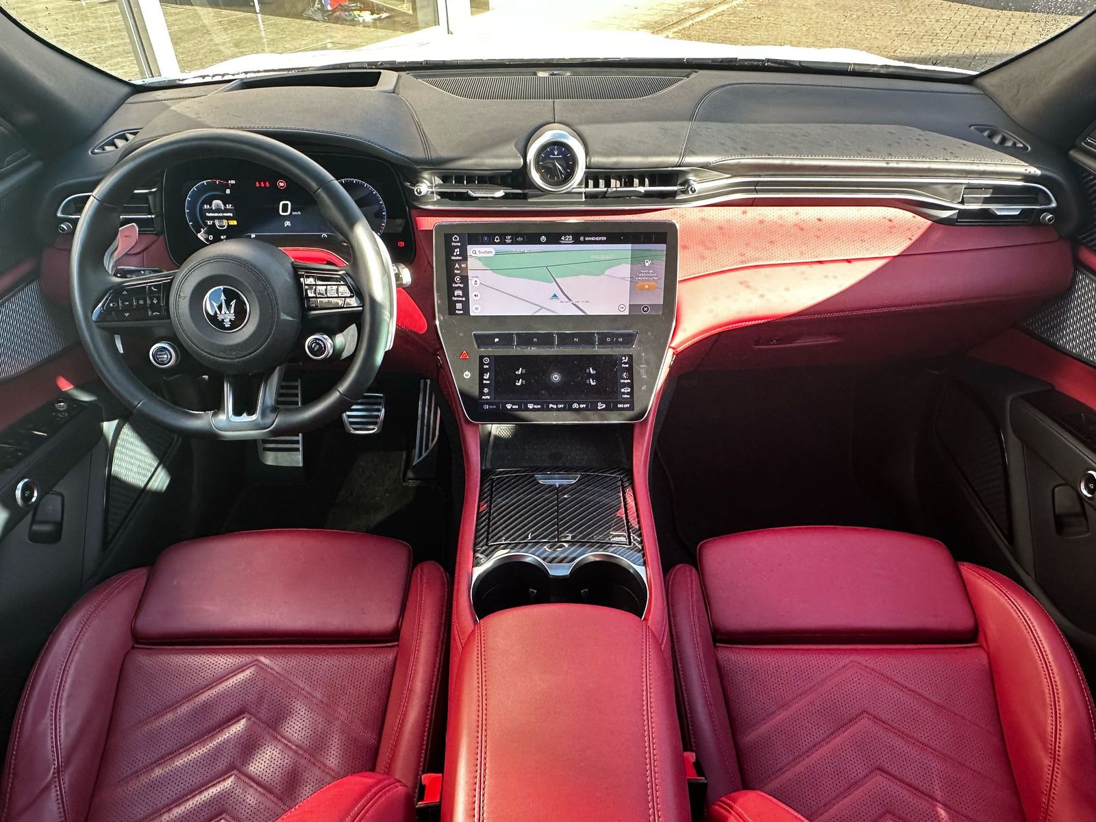 Fahrzeugabbildung Maserati Grecale Trofeo 3.0 V6 4WD PANO+CARB+360+VOLL+21"