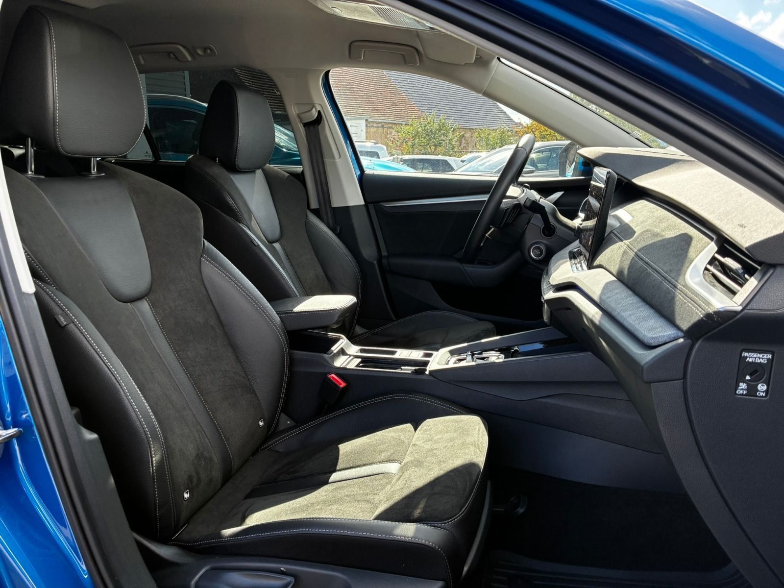 Fahrzeugabbildung SKODA Octavia Combi Tour 2,0 TDI 110kW 7-Gang-DSG